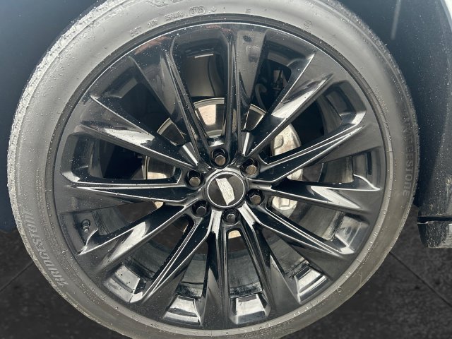 Used 2026 Cadillac Escalade ESV Platinum Sport w/ LPO, ONYX Package AWD/4WD image 9