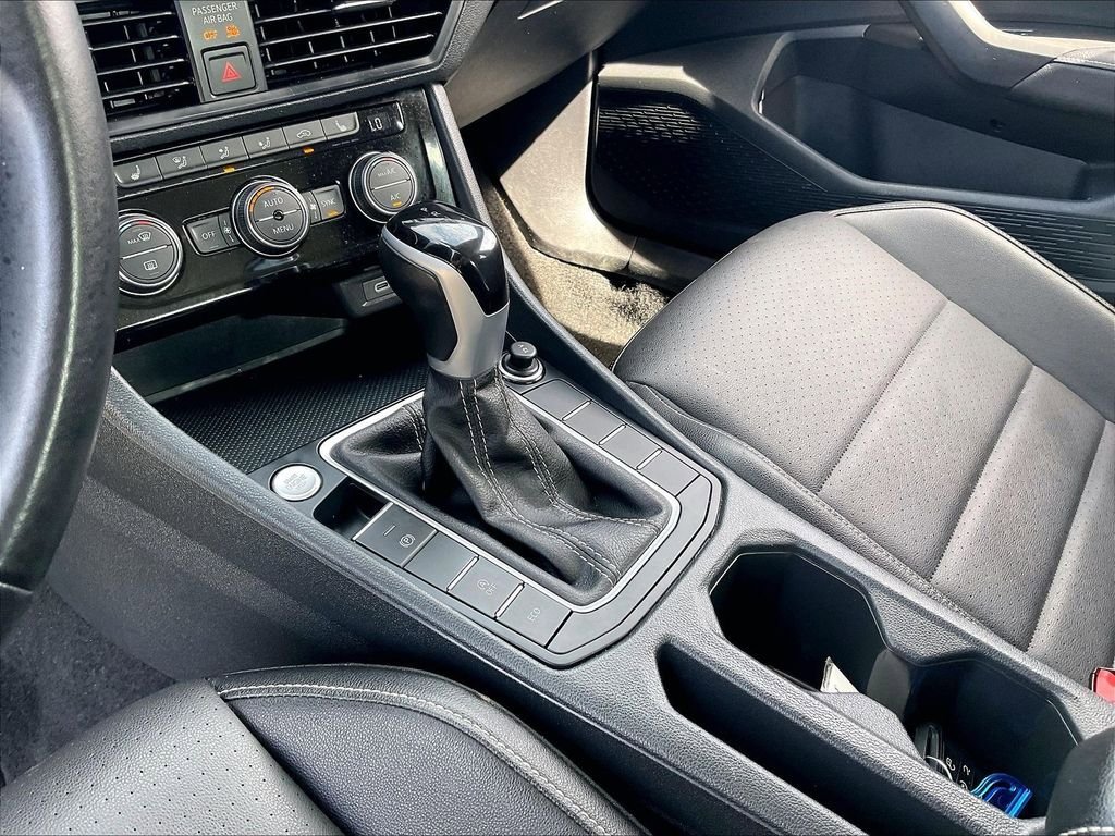 Used 2024 Volkswagen Jetta SE FWD image 19