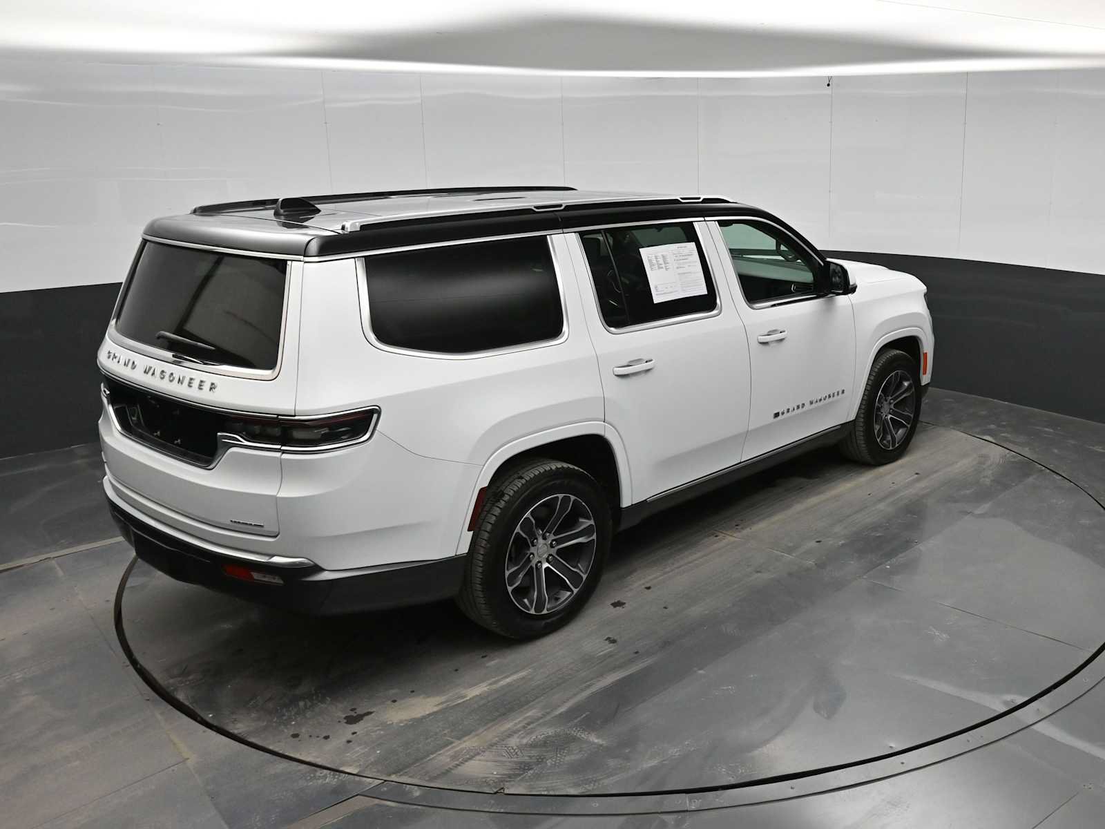 Used 2022 Jeep Grand Wagoneer Series I AWD/4WD image 32
