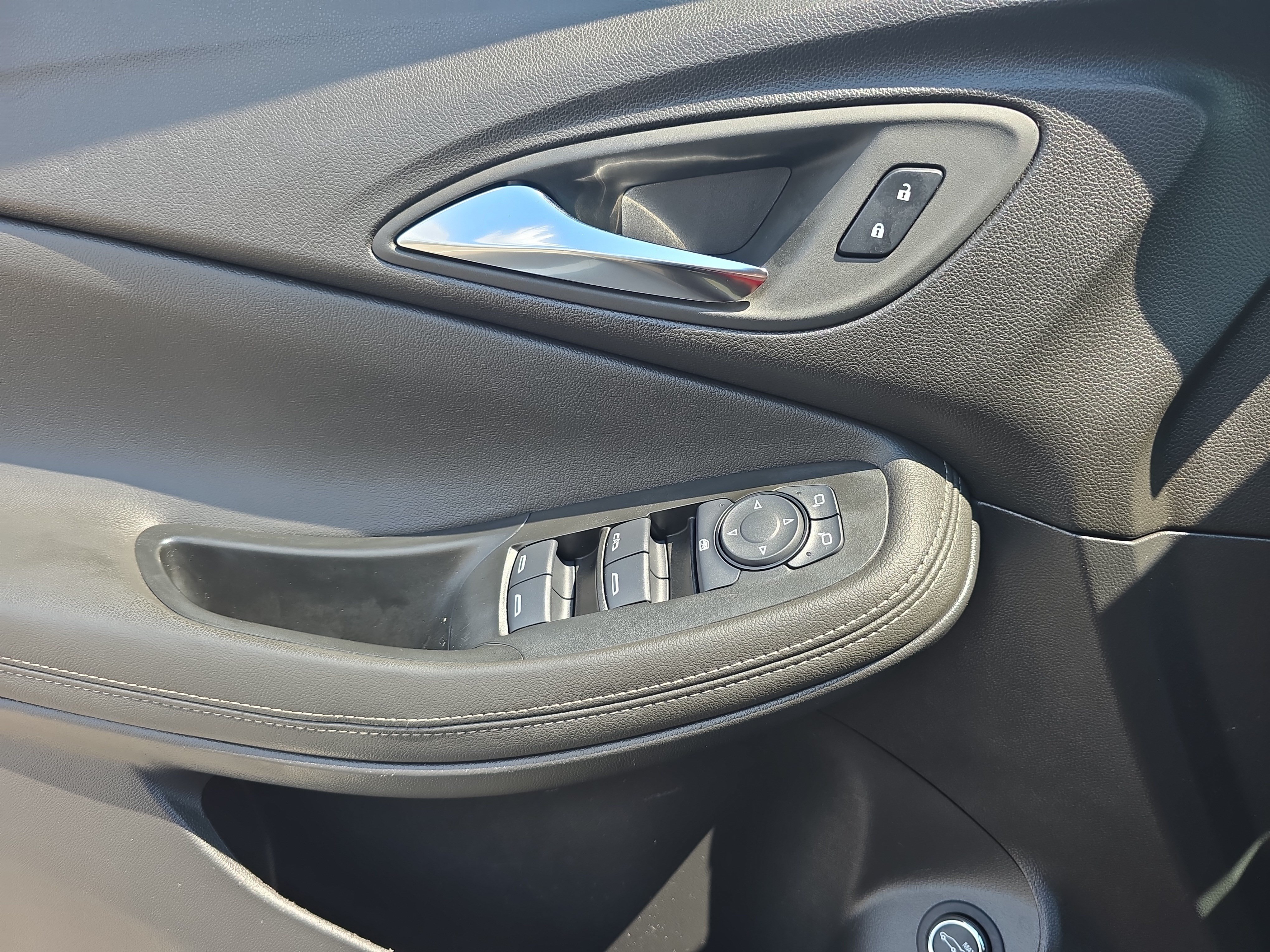 Used 2024 Buick Encore GX Preferred FWD image 29