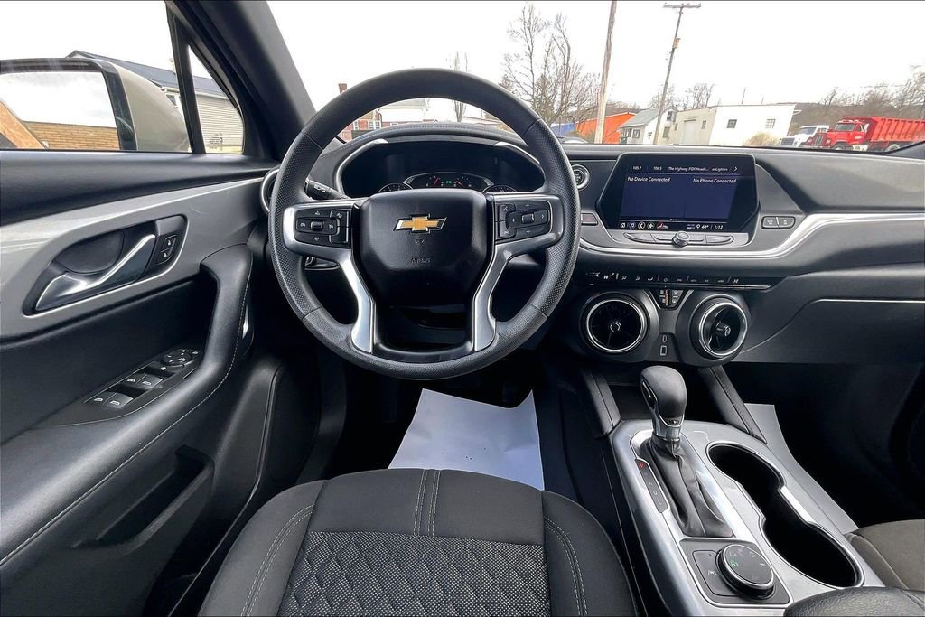 Used 2021 Chevrolet Blazer LT w/ LPO, Black Accent Package image 5