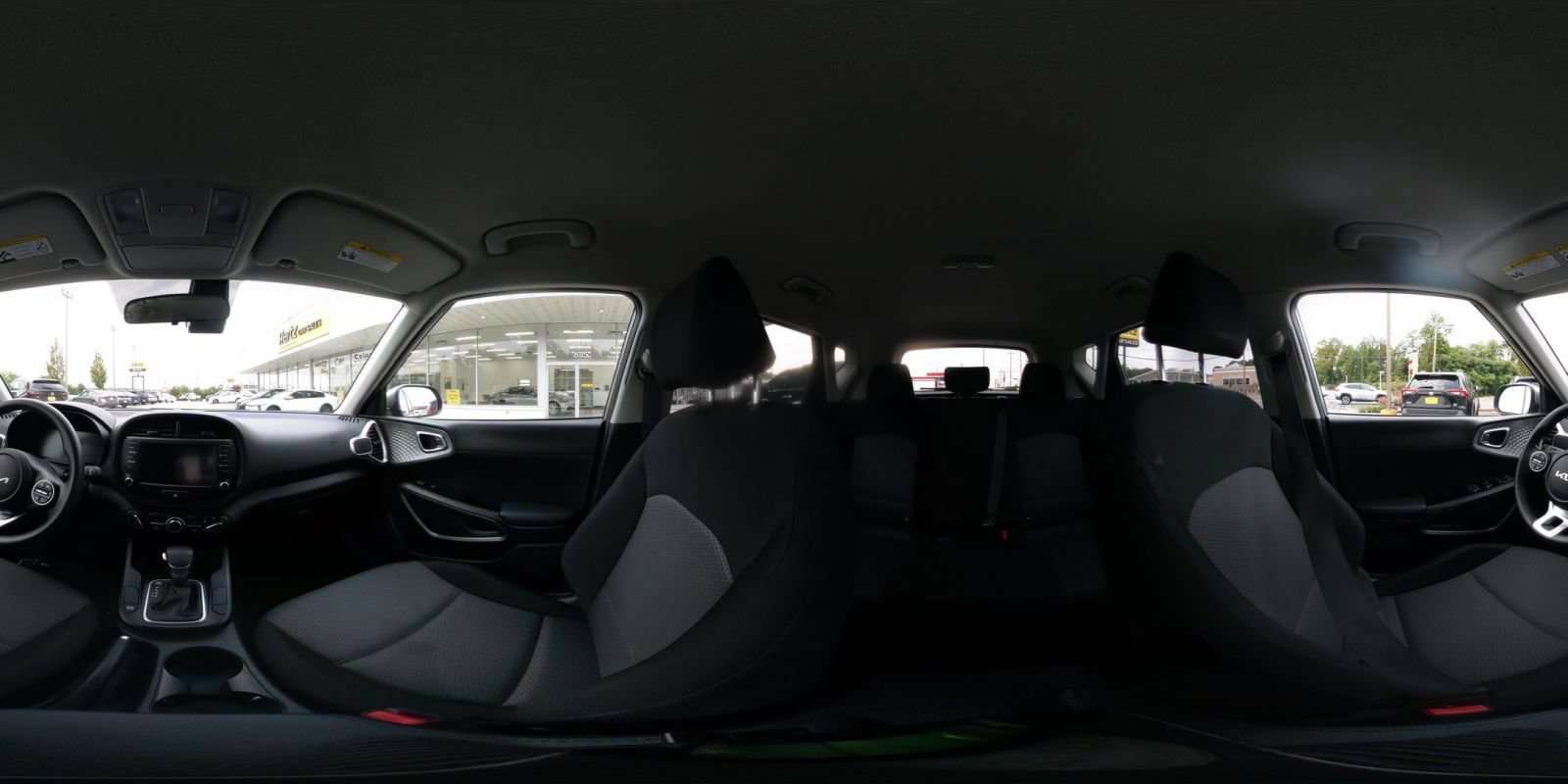 Used 2025 Kia Soul LX w/ LX Technology Package FWD image 36