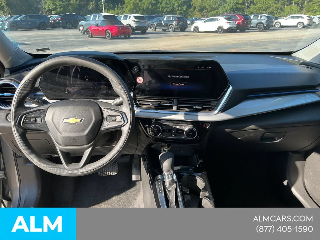 Used 2025 Chevrolet Trax LT FWD image 15