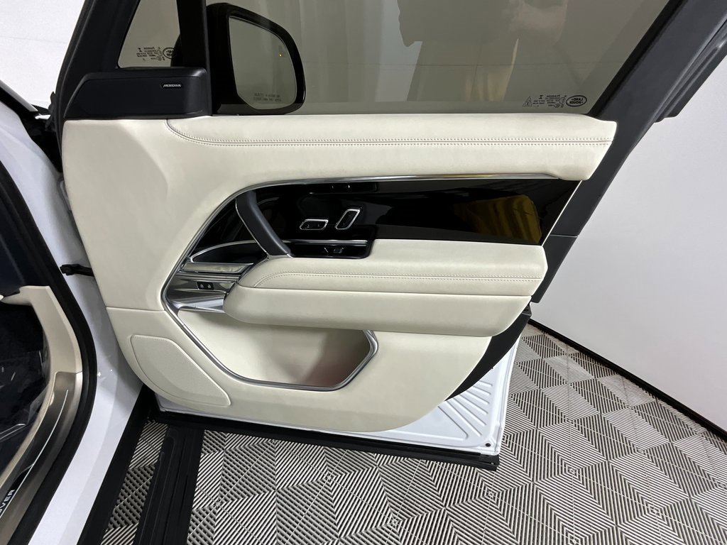 Certified 2023 Land Rover Range Rover SE image 21