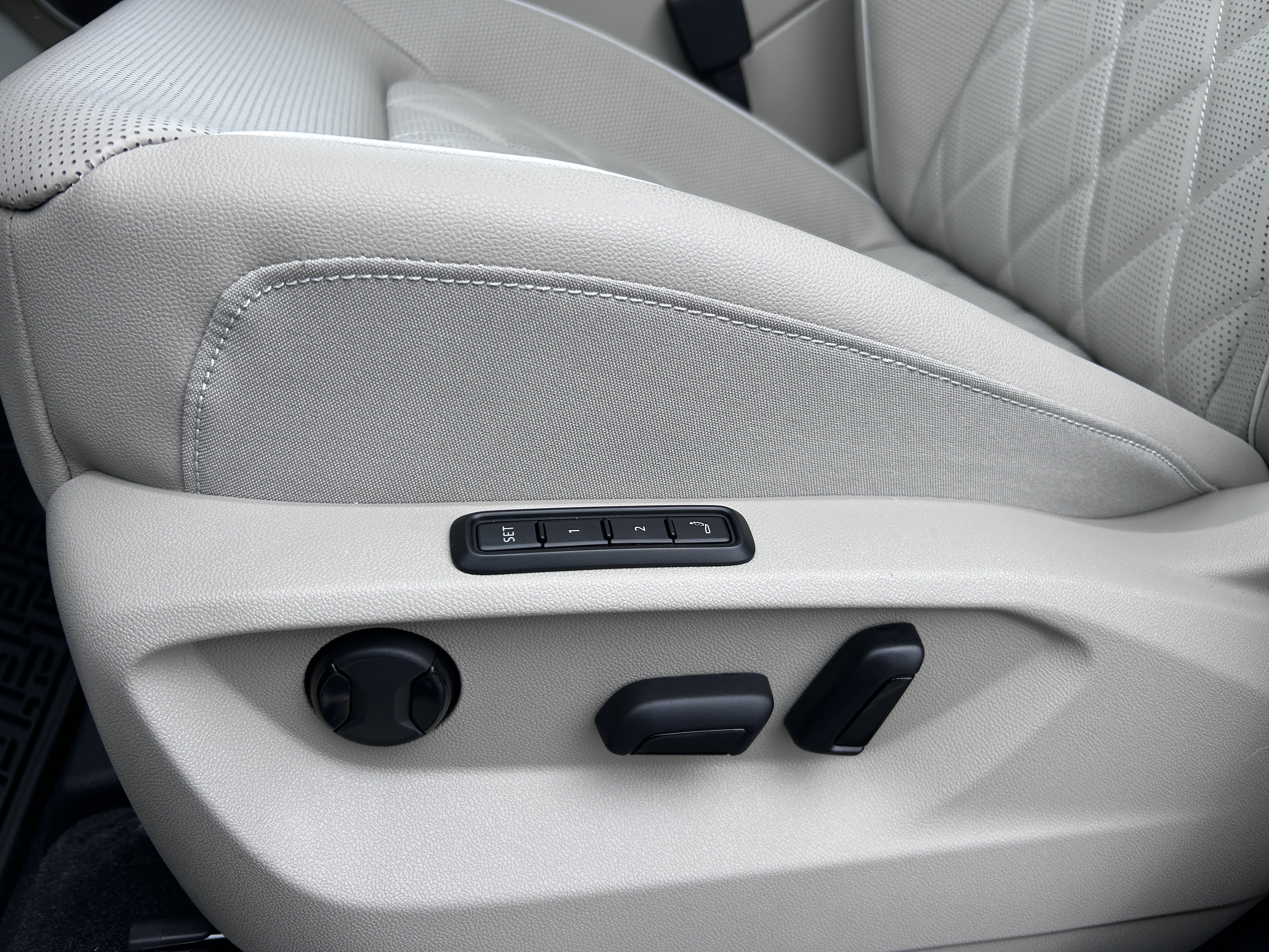 New 2026 Volkswagen Atlas SEL Premium R-Line image 23