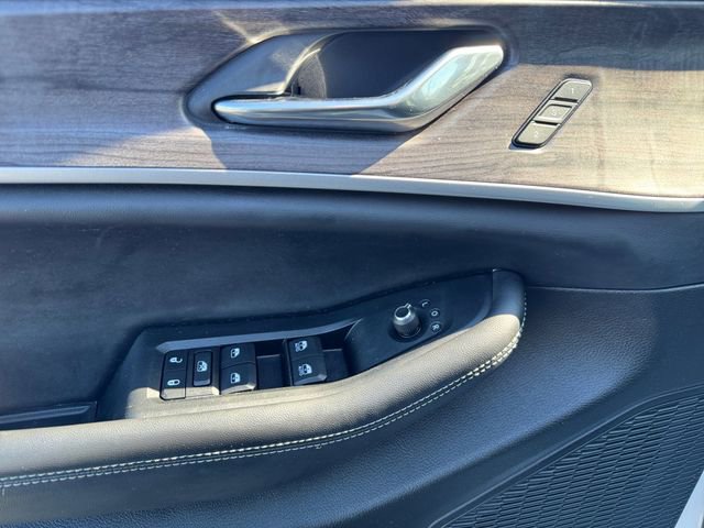 Certified 2023 Jeep Grand Cherokee Limited w/ Black Appearance Package image 11