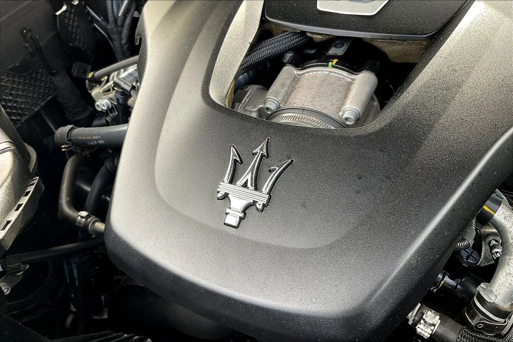 Used 2022 Maserati Levante GT image 31