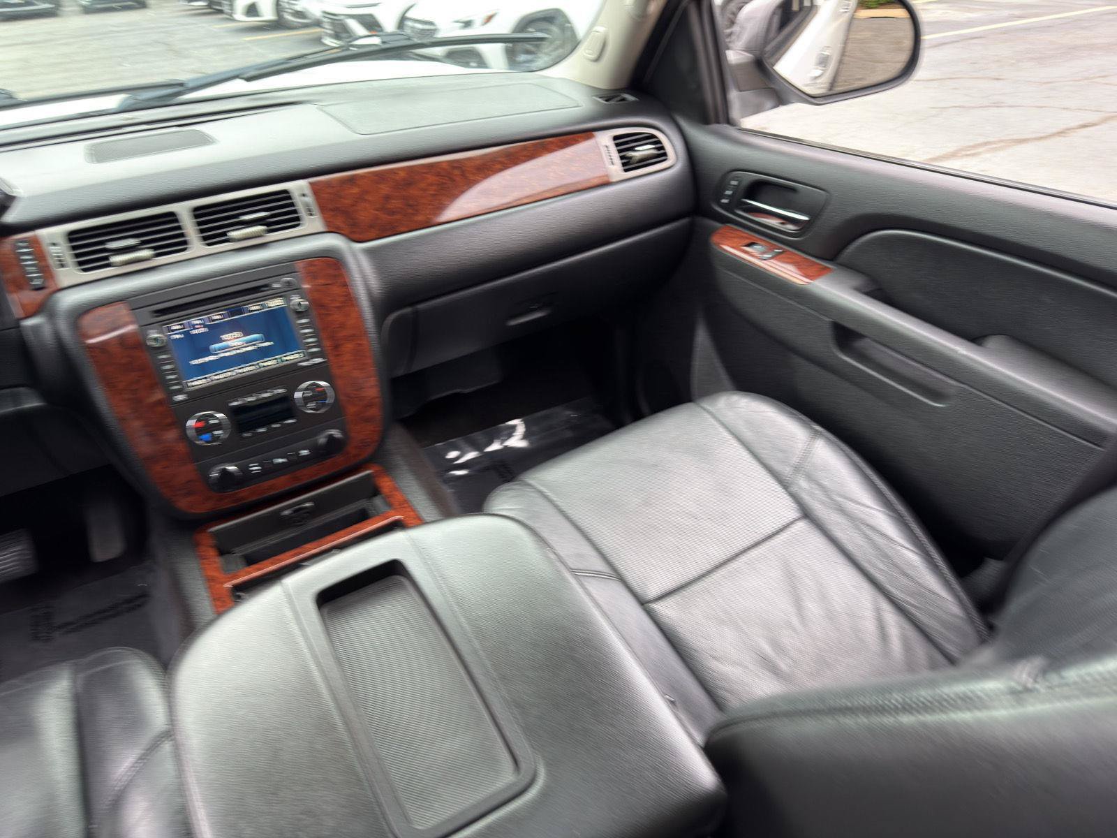 Used 2011 Chevrolet Avalanche LTZ AWD/4WD image 33
