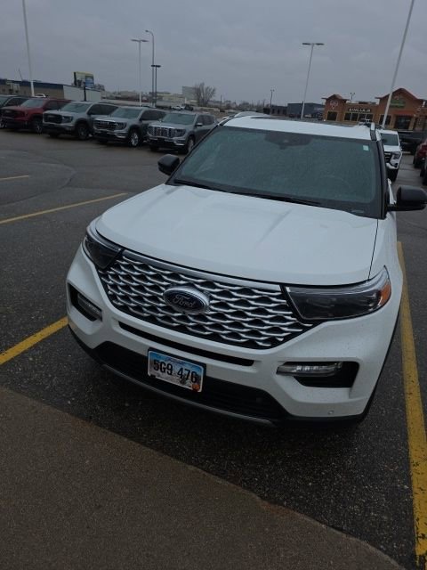 Used 2022 Ford Explorer Platinum w/ Technology Package image 3