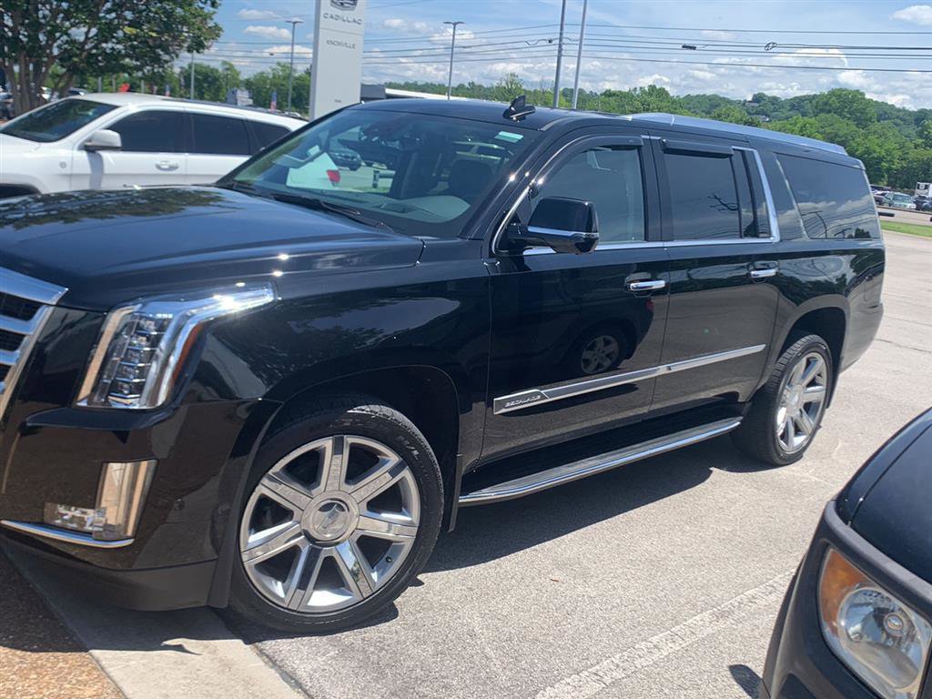 Used 2020 Cadillac Escalade ESV Luxury AWD/4WD image 2