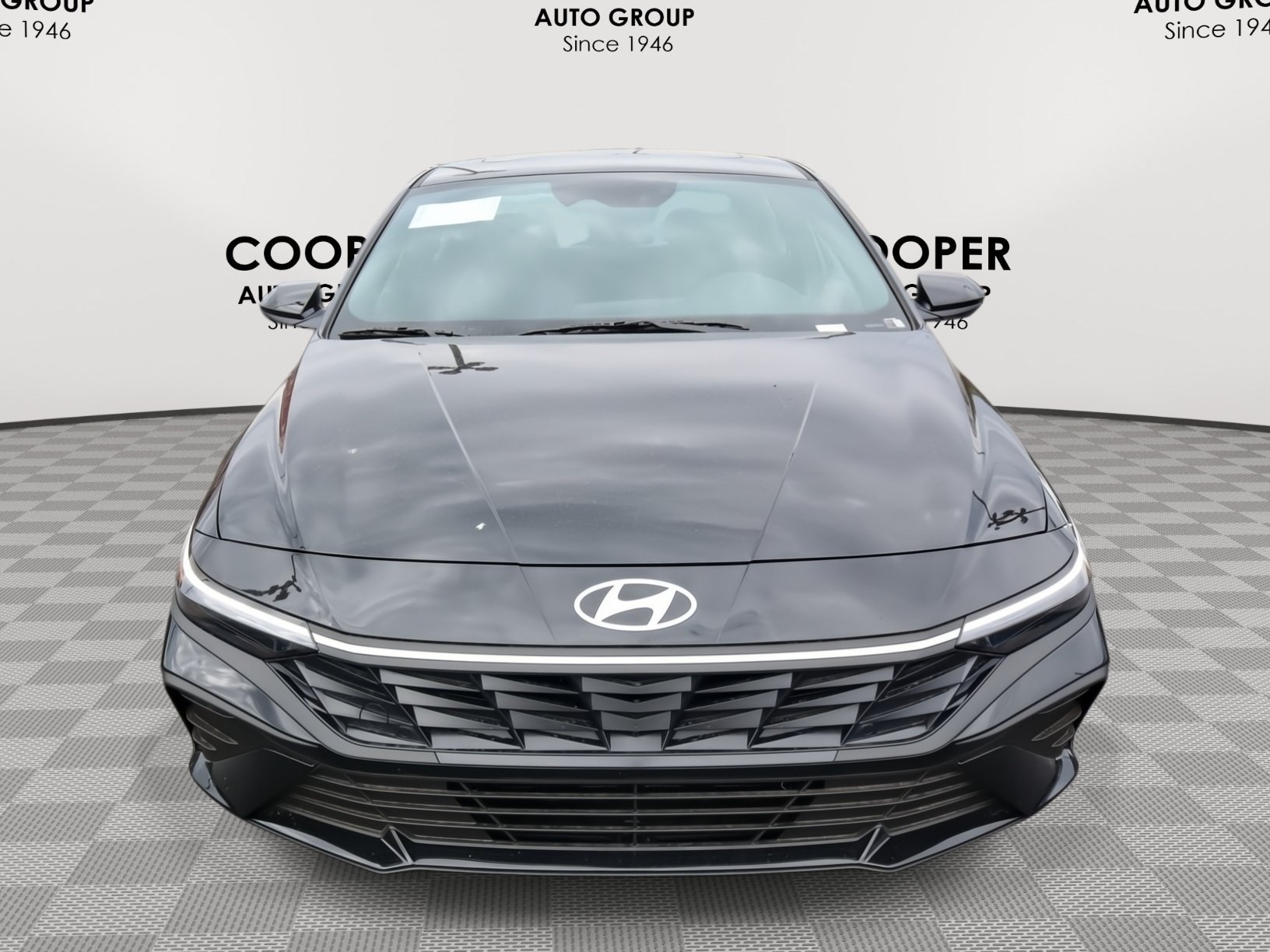 New 2026 Hyundai Elantra SEL Sport FWD image 2