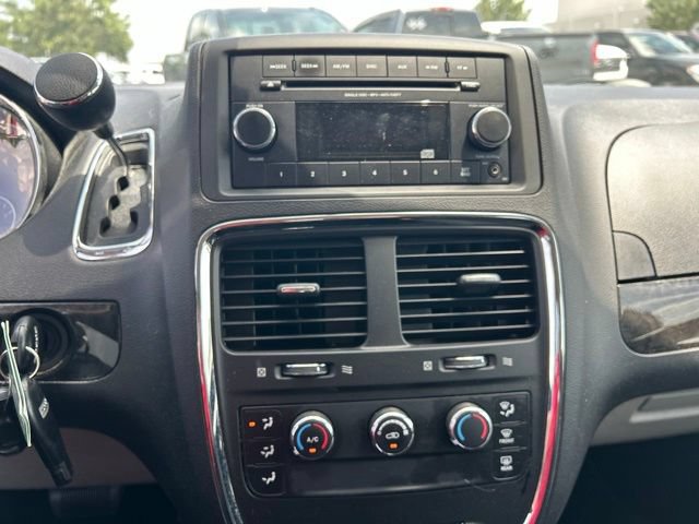 Used 2016 Dodge Grand Caravan American Value Package FWD image 25