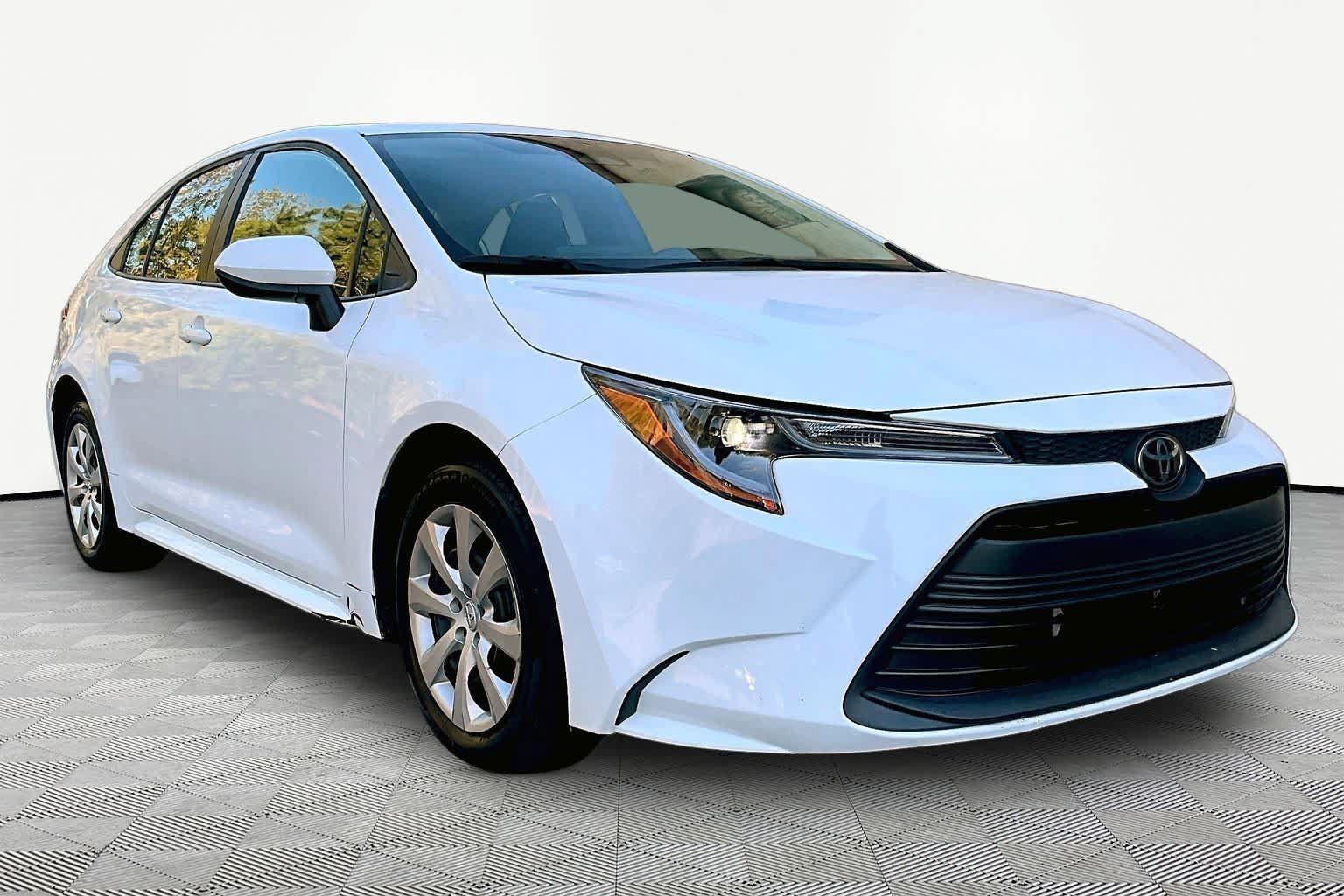 Used 2024 Toyota Corolla LE FWD image 3
