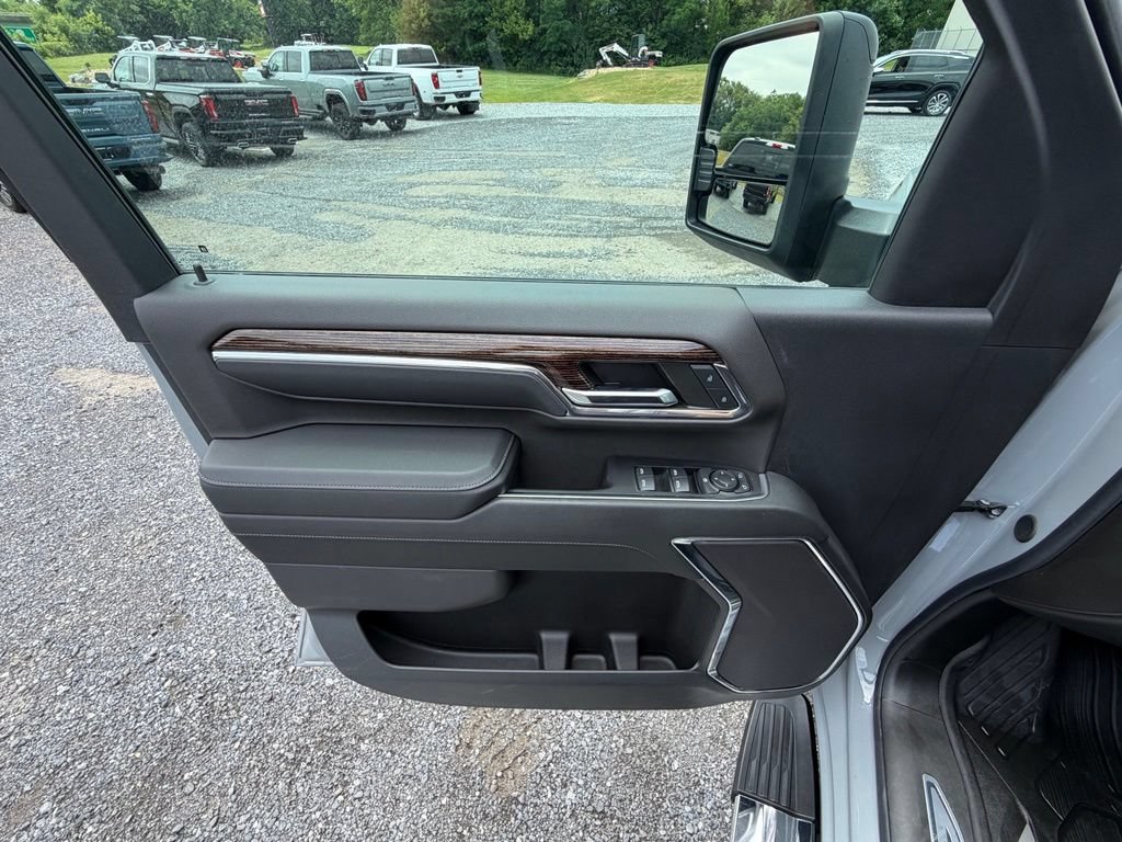 Used 2024 GMC Sierra 2500 SLE w/ SLE Value Package AWD/4WD image 5