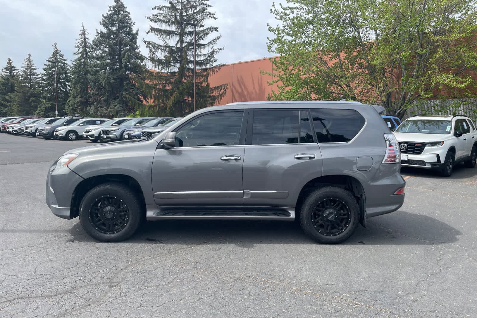 Used 2014 Lexus GX 460 w/ Premium Package AWD/4WD image 2
