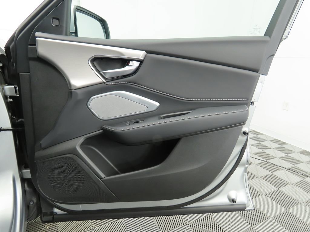 Used 2025 Acura RDX w/ Technology Package image 28