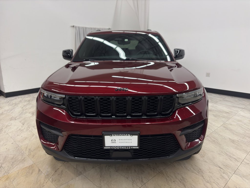 Used 2023 Jeep Grand Cherokee Altitude image 2