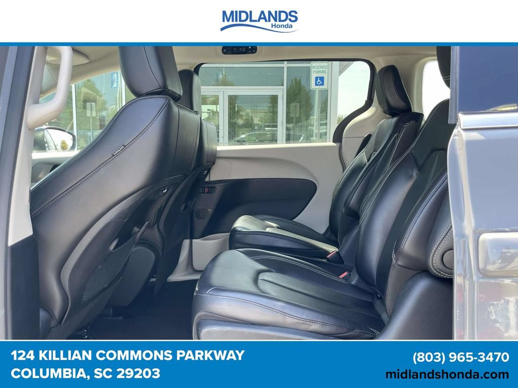 Used 2023 Chrysler Pacifica Touring-L FWD image 10
