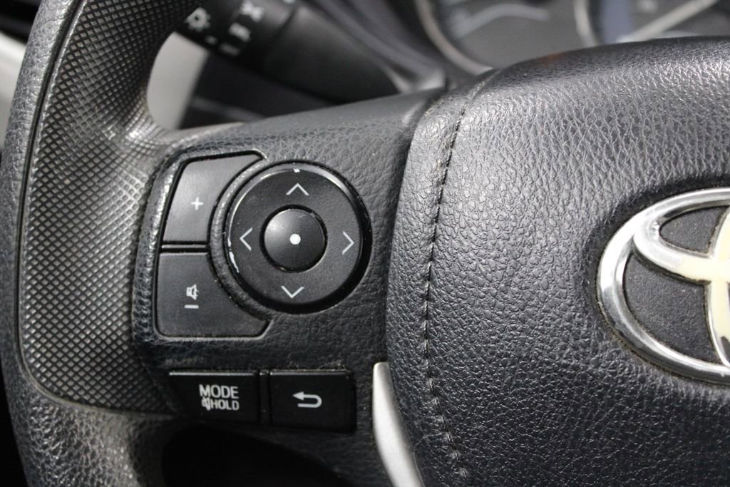 Used 2016 Toyota Corolla LE image 18