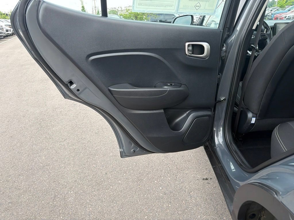 Used 2025 Hyundai Venue SEL FWD image 17