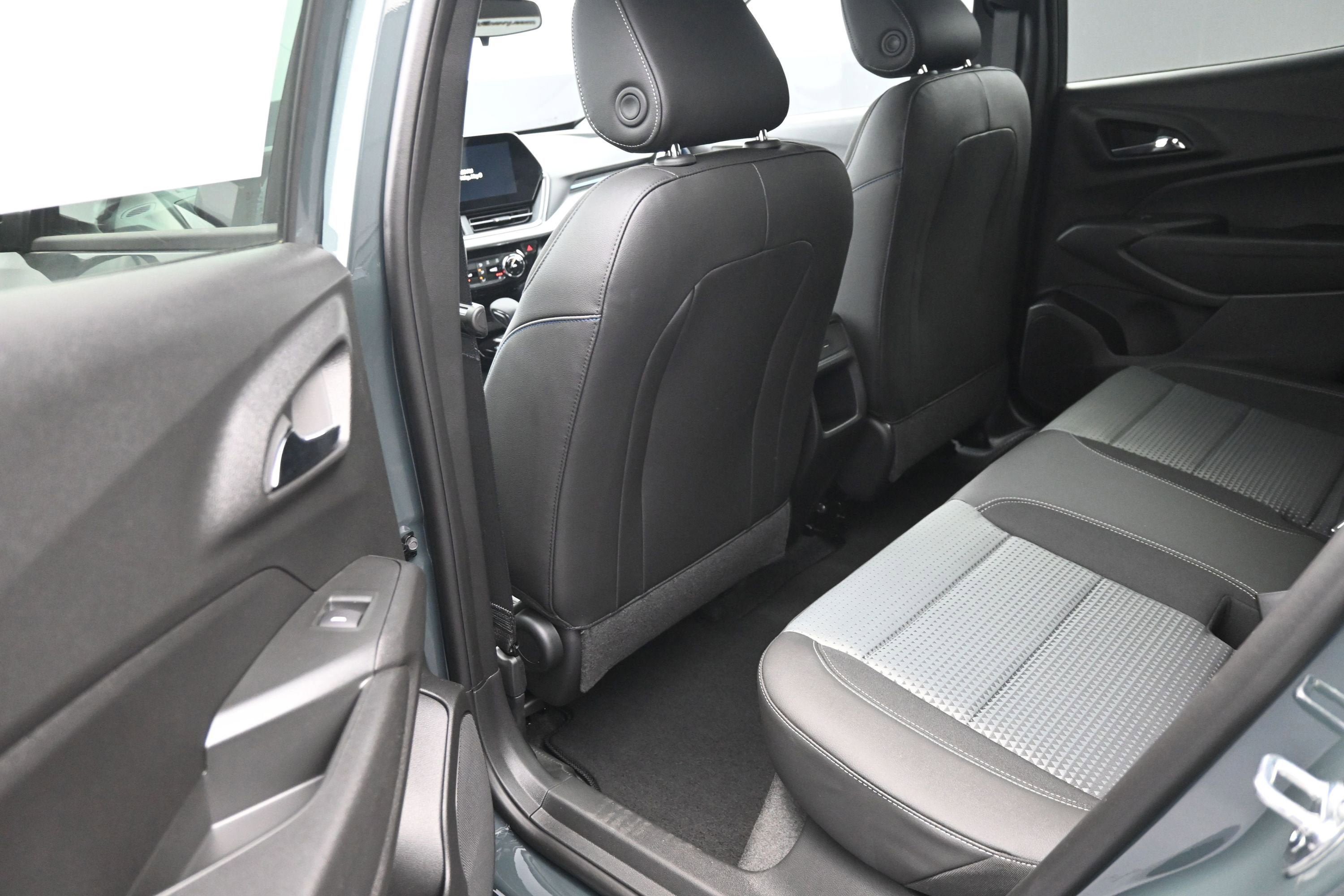 New 2026 Chevrolet Trax LT w/ Sunroof Package FWD image 25
