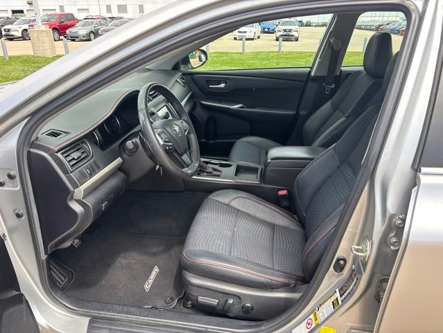 Used 2015 Toyota Camry SE FWD image 8