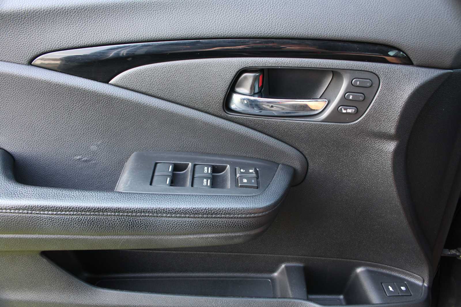Used 2017 Honda Pilot Touring image 34