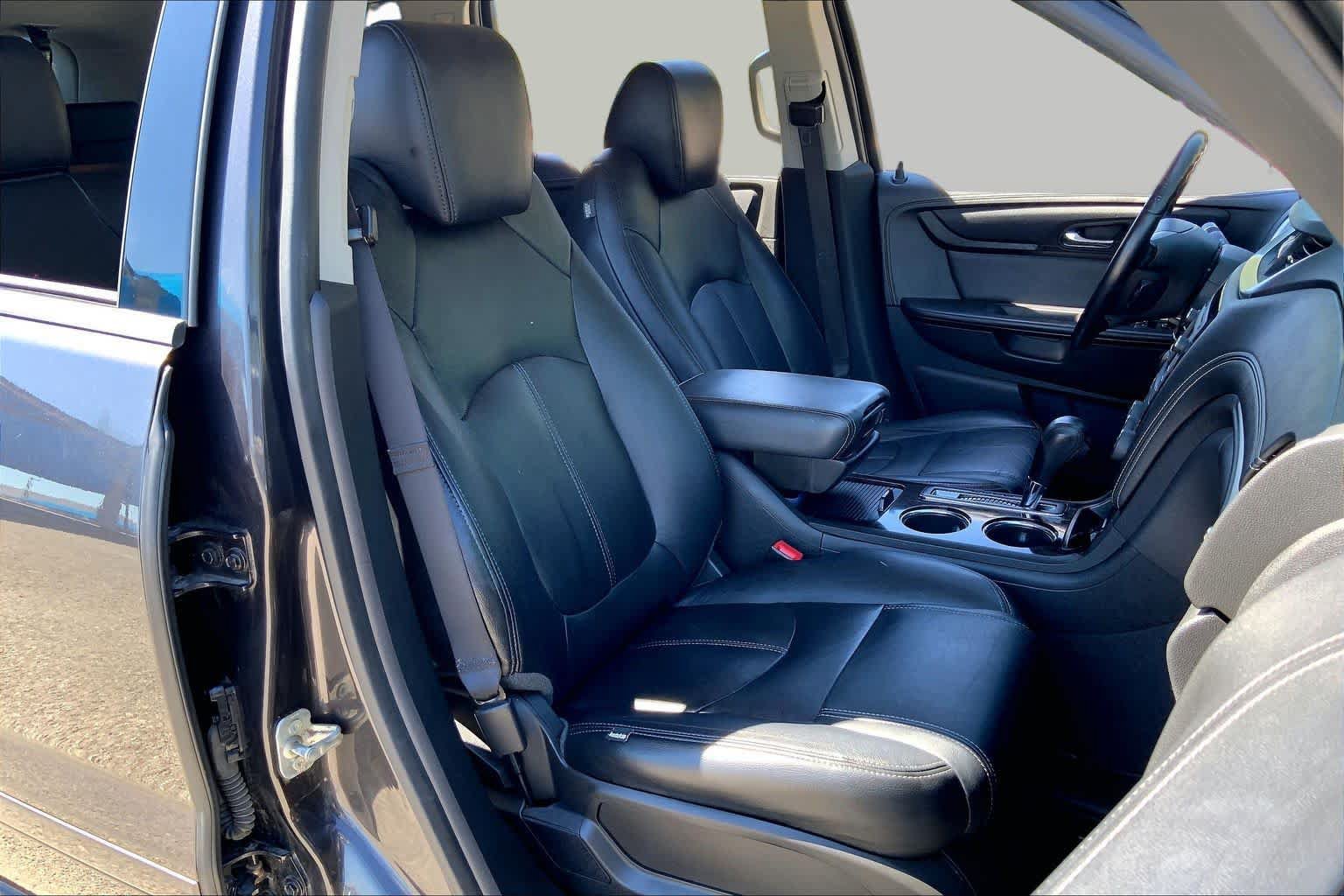 Used 2016 Chevrolet Traverse LT FWD image 9