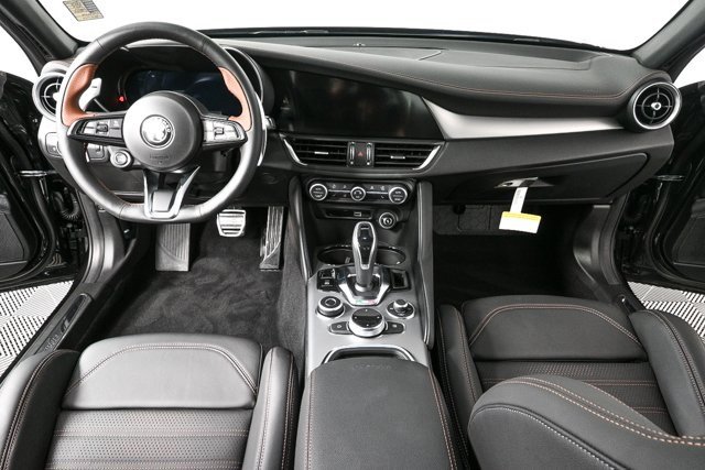 New 2025 Alfa Romeo Giulia w/ Driving Assist Package image 21