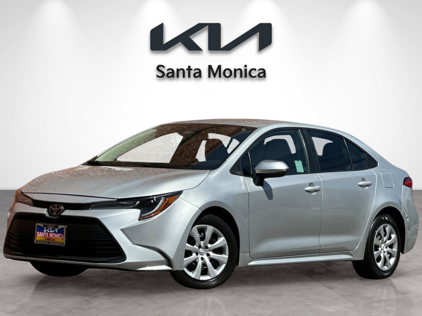 Used 2023 Toyota Corolla LE FWD image 2