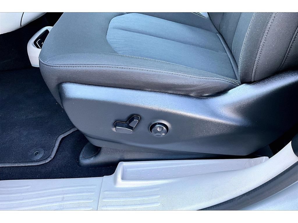 Certified 2024 Chrysler Voyager LX FWD image 29