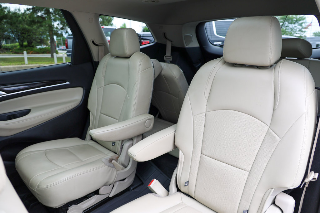 Used 2020 Buick Enclave Essence w/ Sound and Sites Package AWD/4WD image 33