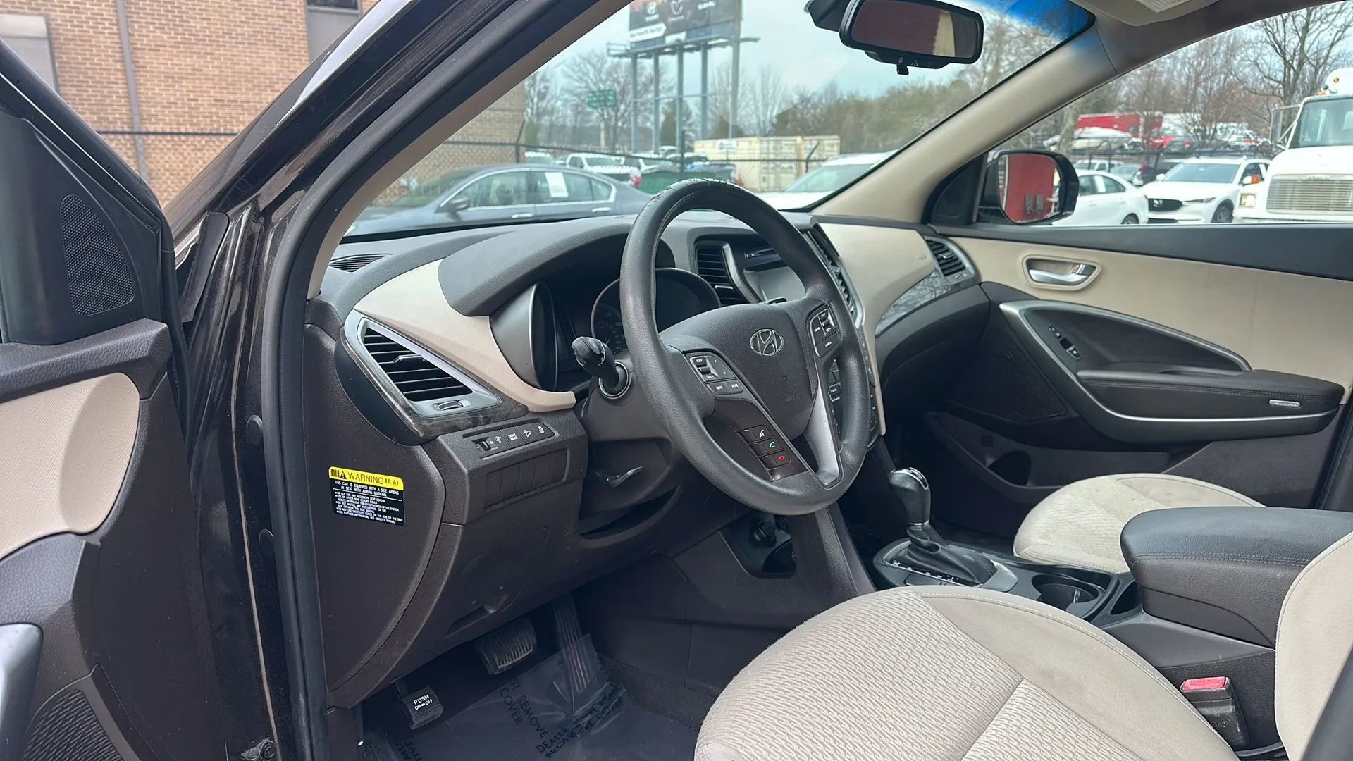 Used 2018 Hyundai Santa Fe SE image 11