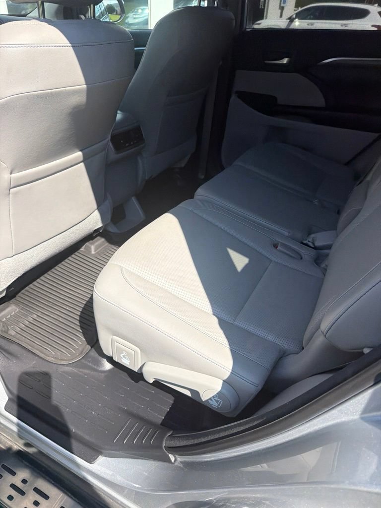 Used 2018 Toyota Highlander Limited AWD/4WD image 8