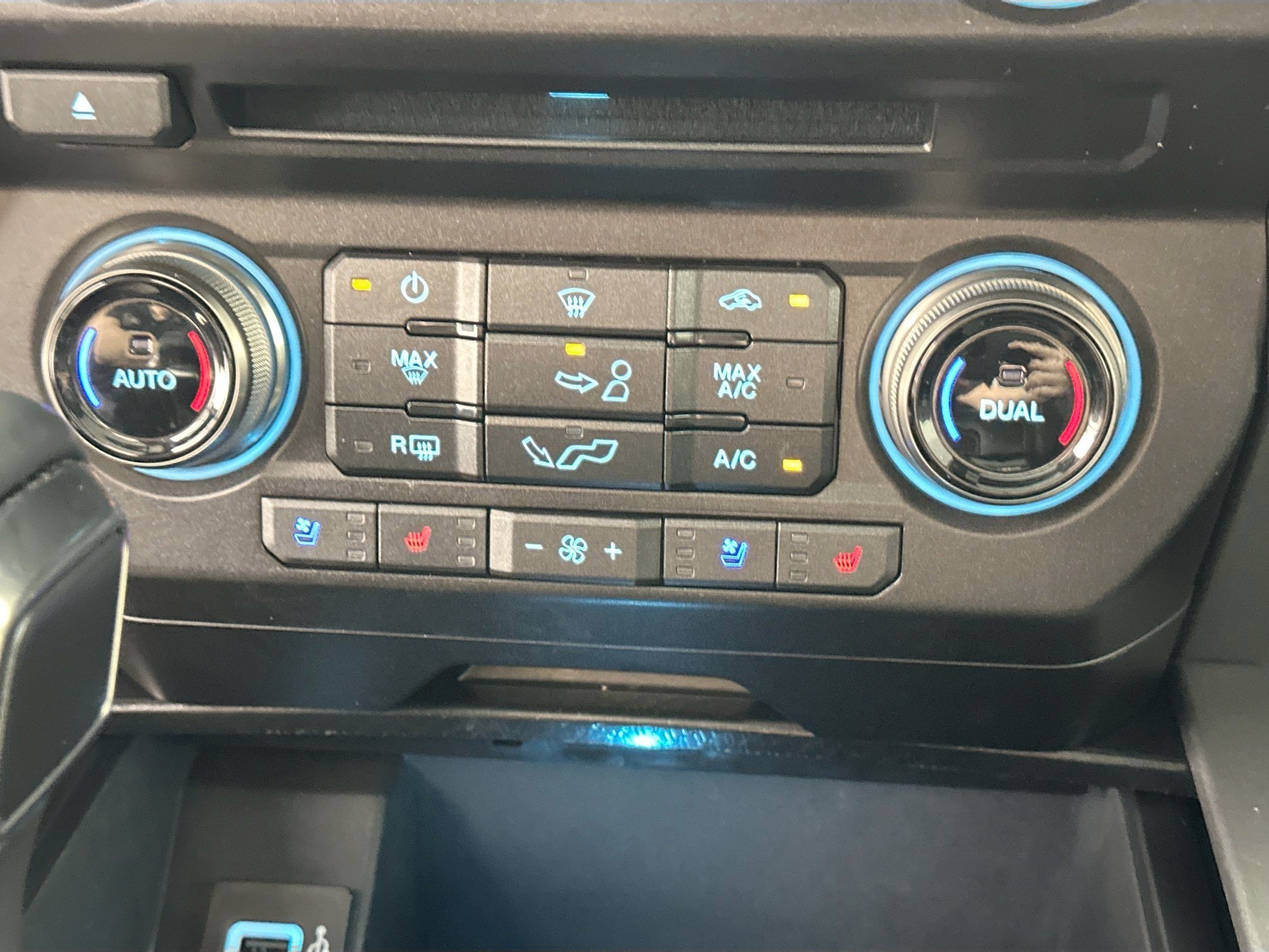 Used 2018 Ford F150 Raptor w/ Equipment Group 802A Luxury AWD/4WD image 26