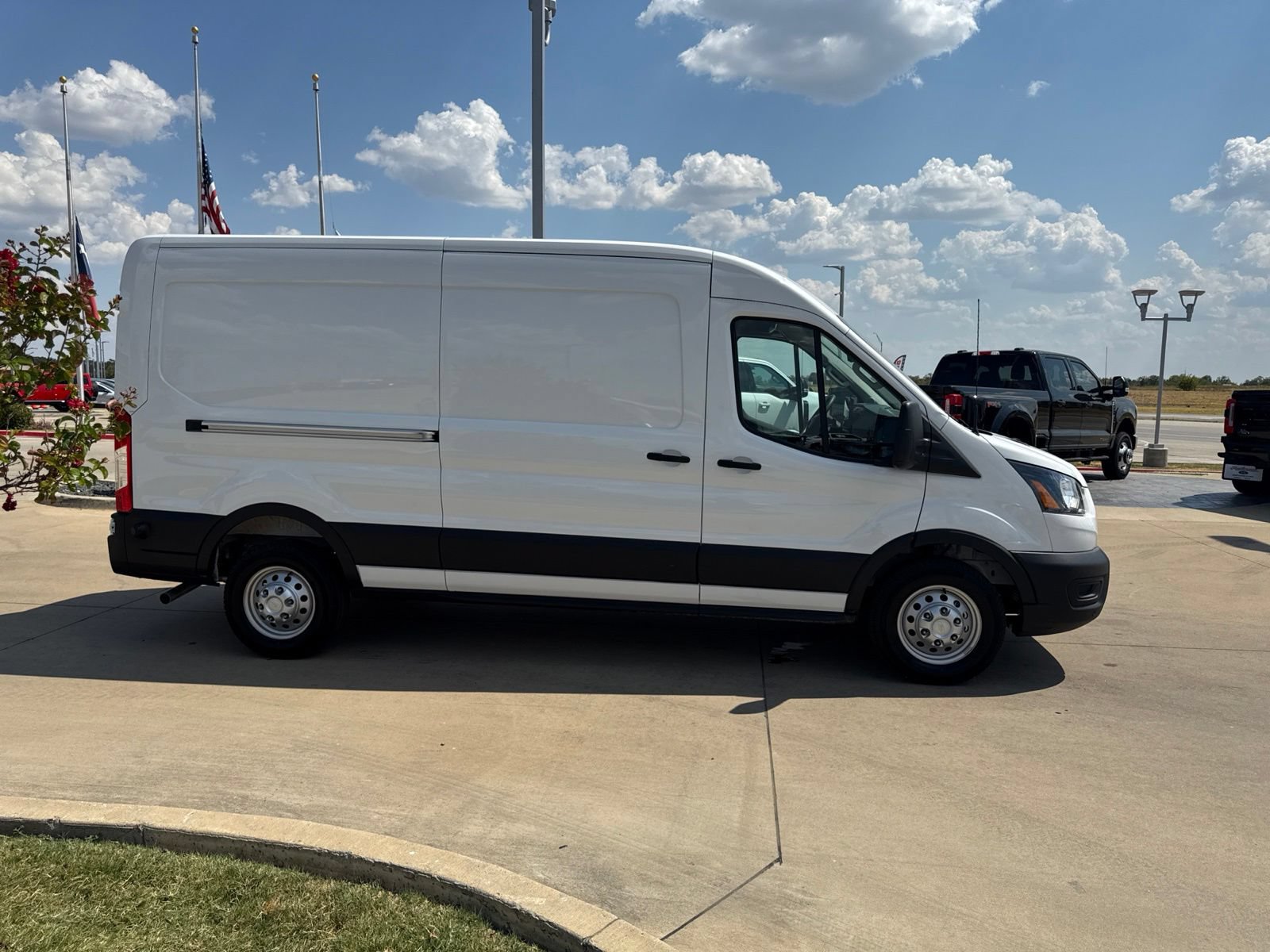 New 2026 Ford Transit 250 148 Medium Roof w/ Load Area Protection Package RWD image 7