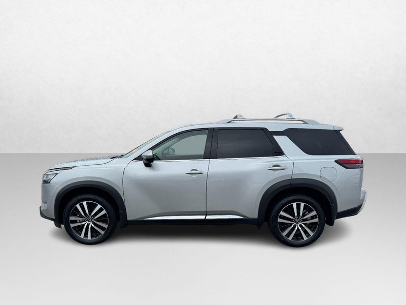 Used 2024 Nissan Pathfinder Platinum w/ Cargo Package image 8