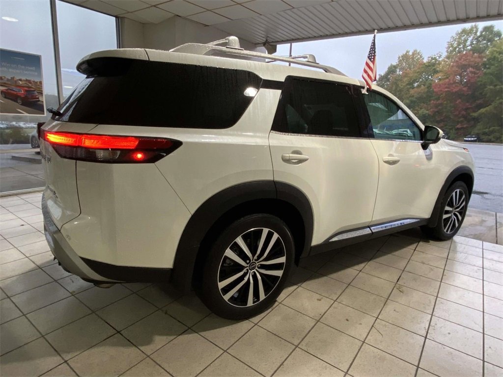Used 2024 Nissan Pathfinder Platinum w/ Cargo Package image 5