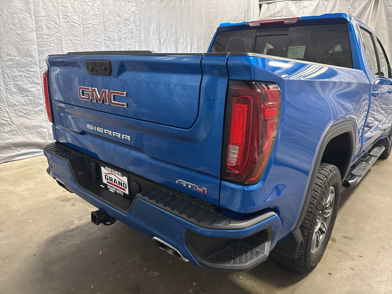 Used 2024 GMC Sierra 1500 AT4 w/ AT4 Preferred Package image 3