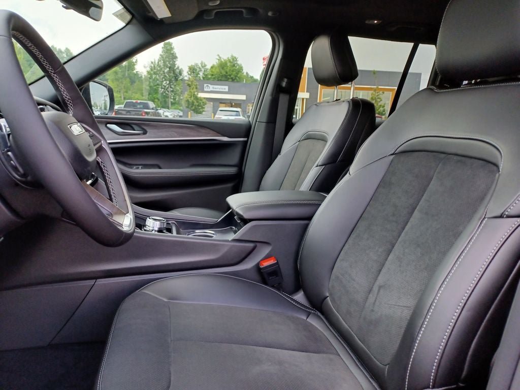 New 2026 Jeep Grand Cherokee Altitude AWD/4WD image 7
