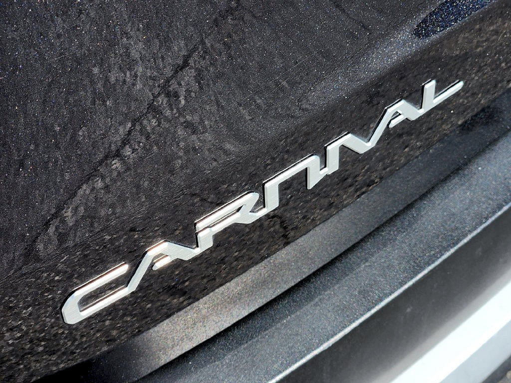 Used 2025 Kia Carnival FWD image 12
