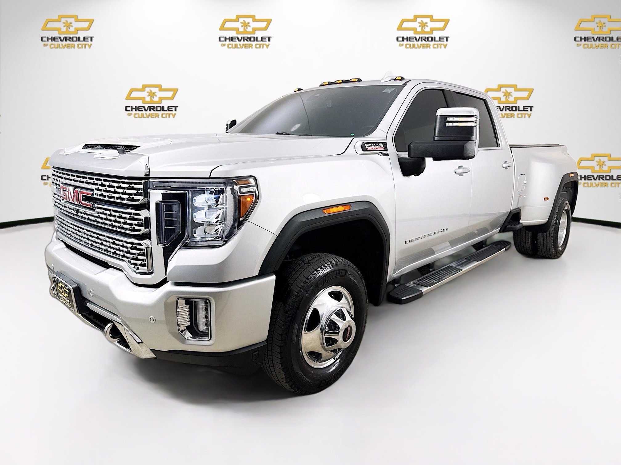 Used 2022 GMC Sierra 3500 Denali image 3