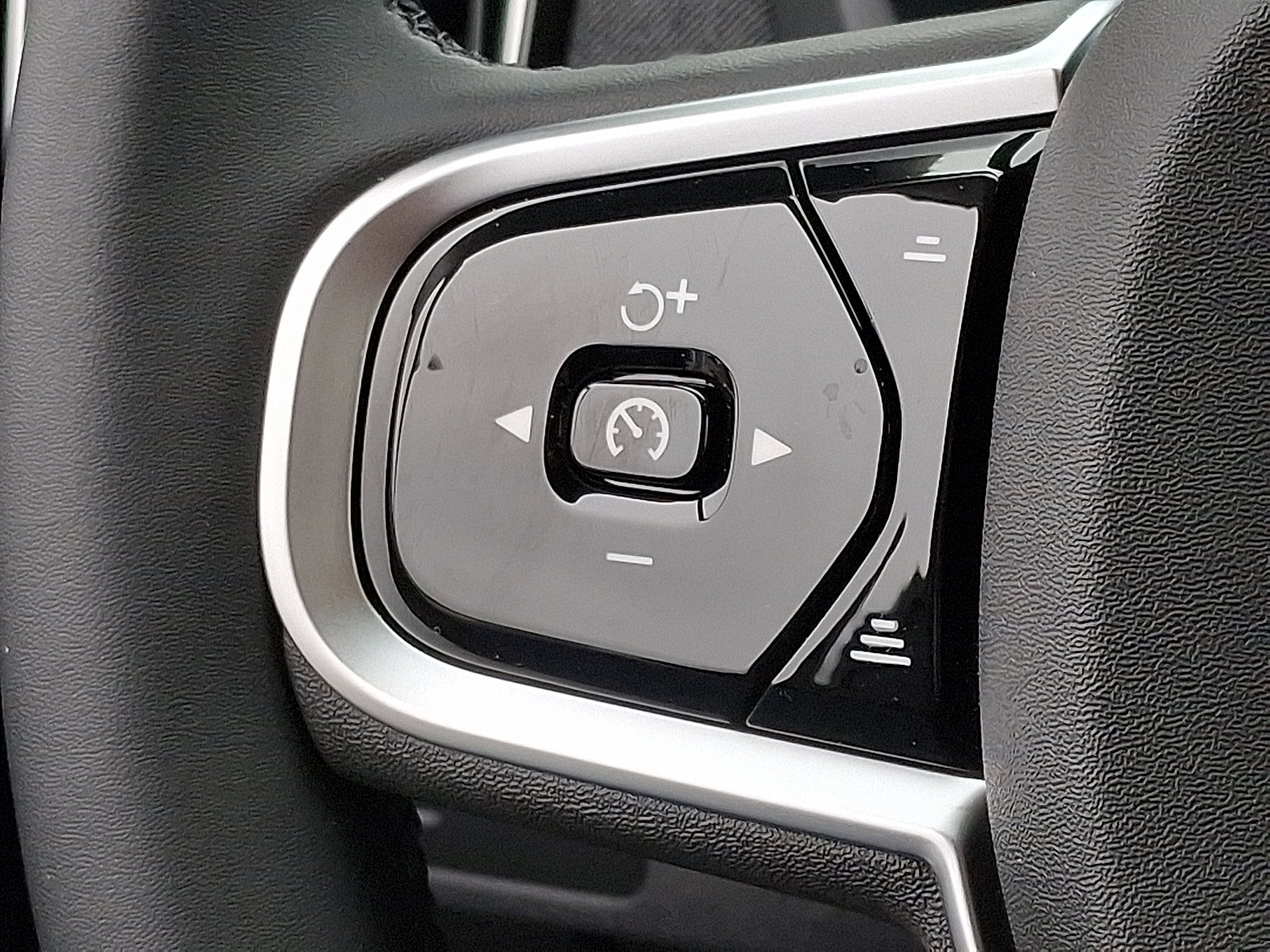 New 2026 Volvo XC90 B6 Plus image 14