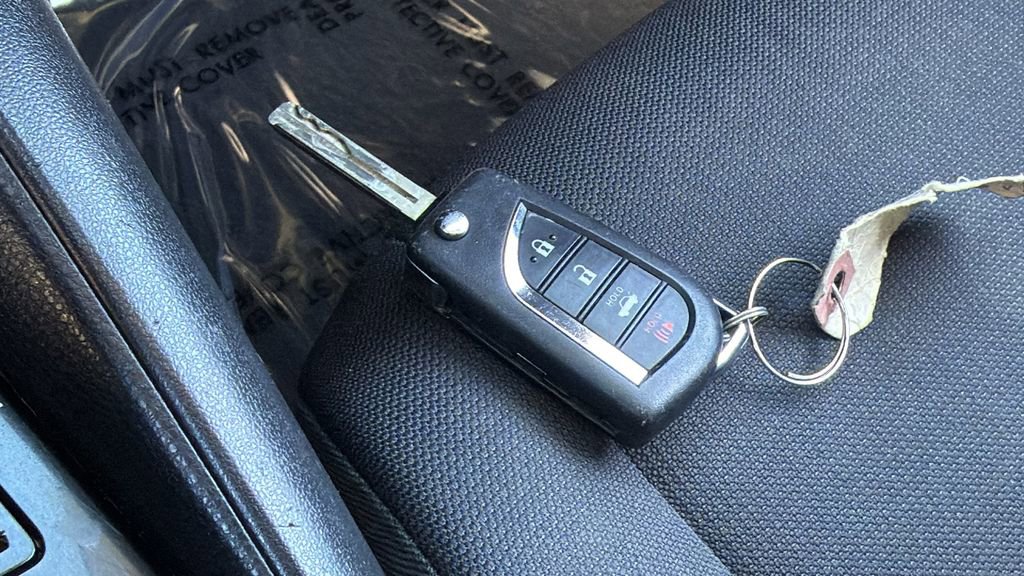 Used 2022 Toyota Corolla LE image 34