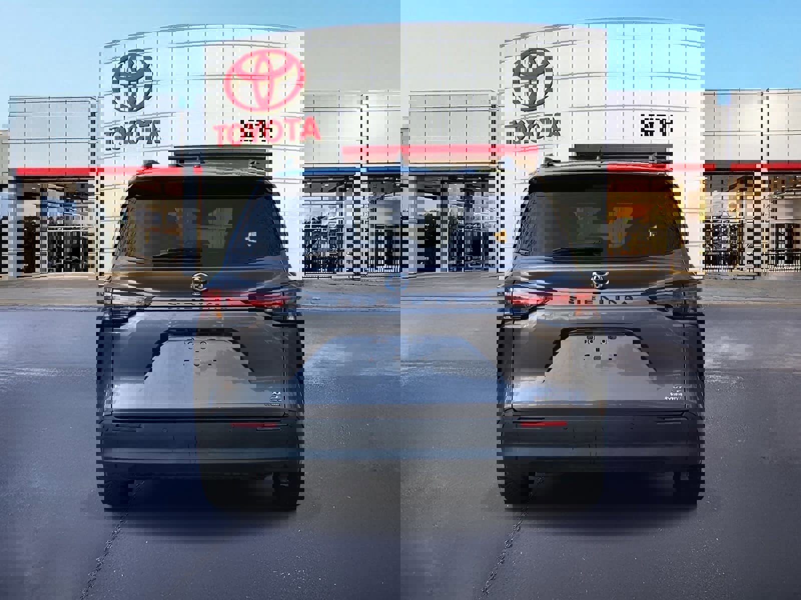 Used 2021 Toyota Sienna XLE image 6