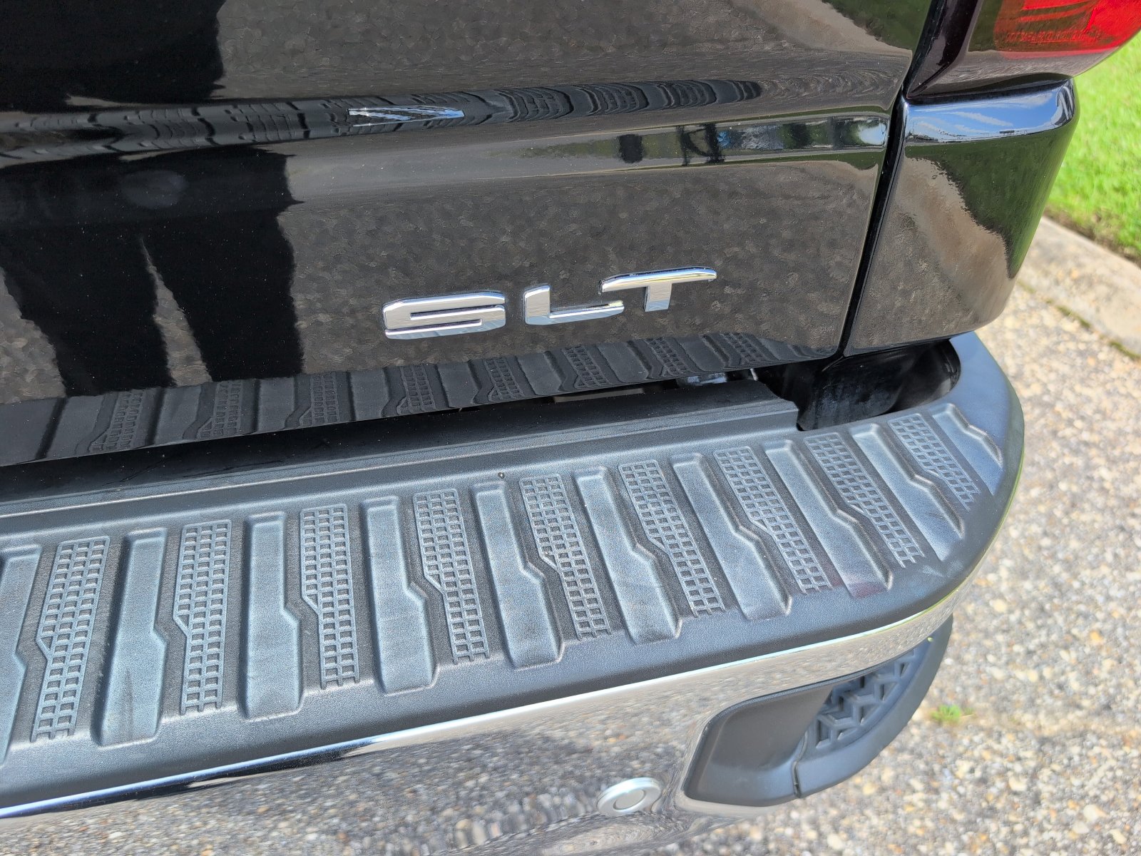 Used 2022 GMC Sierra 1500 SLT w/ SLT Convenience Package AWD/4WD image 4