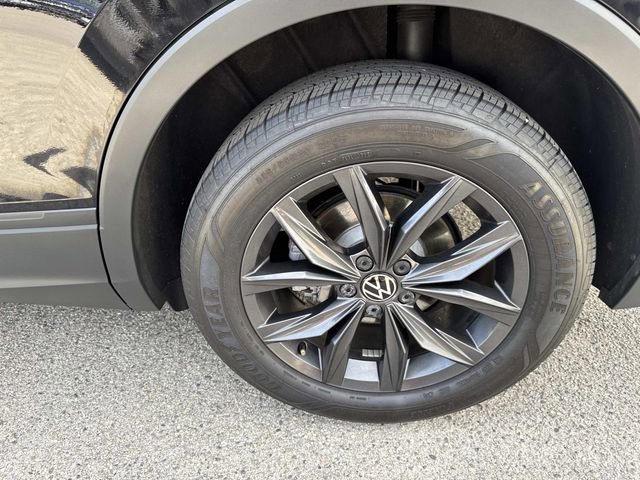 Certified 2023 Volkswagen Tiguan SE image 6