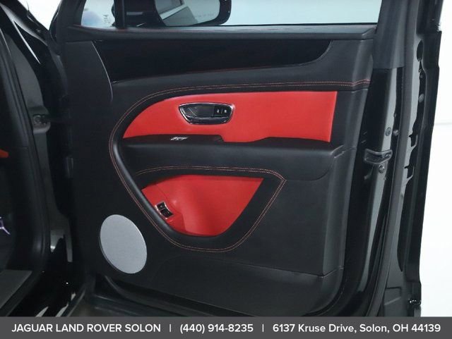 Used 2022 Bentley Bentayga image 34