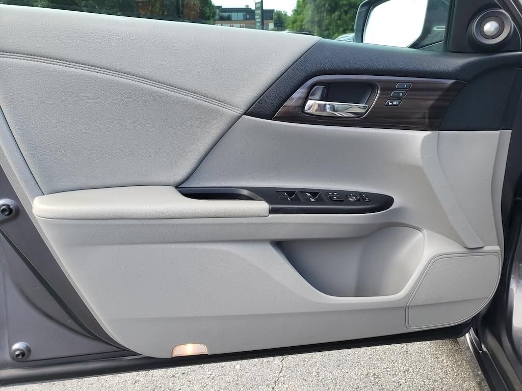 Used 2016 Honda Accord Touring image 16
