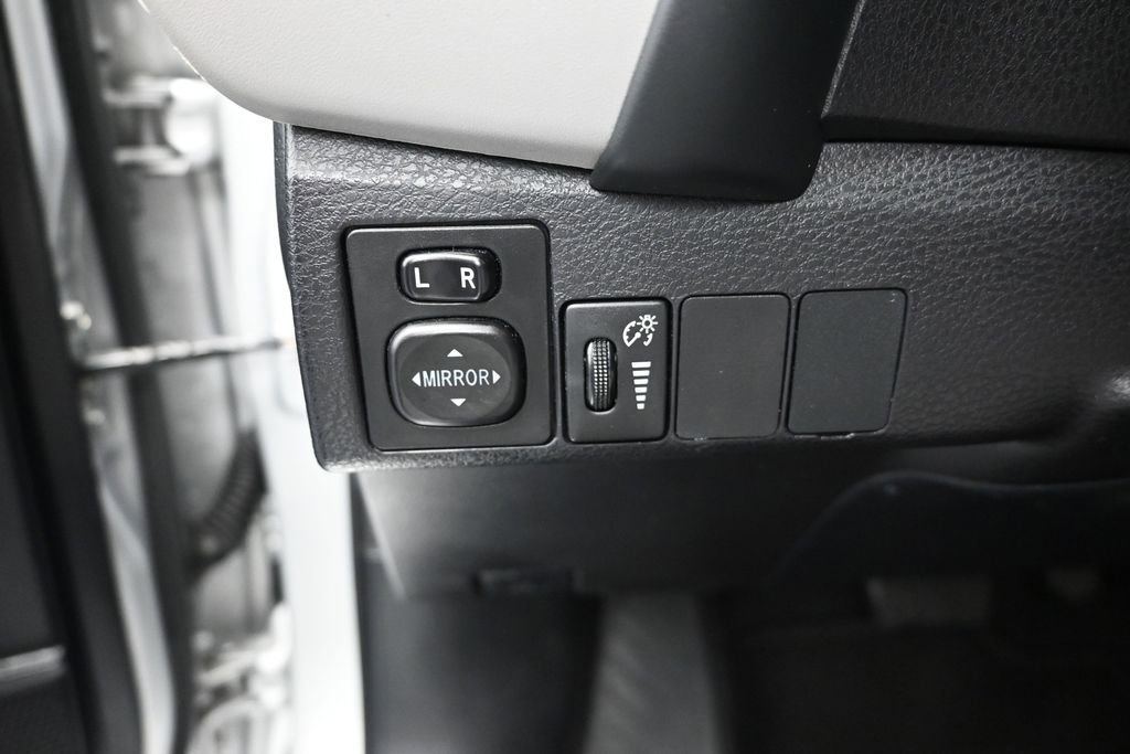 Used 2018 Toyota Corolla LE FWD image 11
